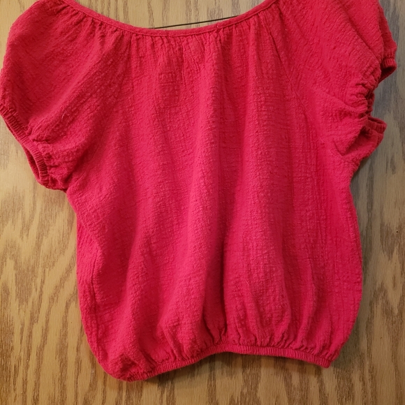 Beautiful red, embroidery, short sleeve blouse with a Mexican vibe. - Picture 4 of 5